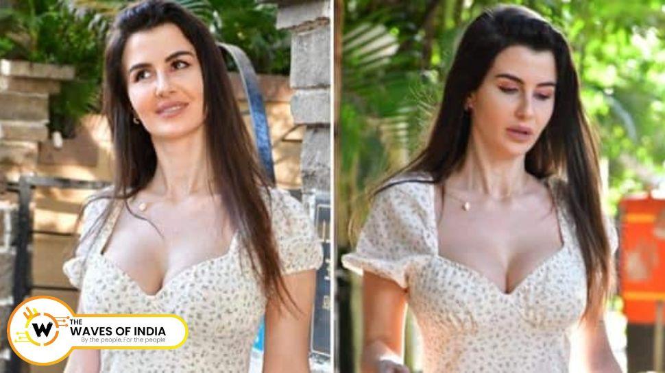 जॉर्जिया एंड्रियानी ने फ्लोरल वनपीस डीपनेक ड्रेस में दिए किलर पोज़, देखें गॉर्जियस लुक