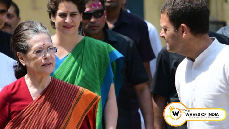 चुनाव के बीच कर्नाटक पहुंची सोनिया गांधी, बेटे के साथ सड़कों पर उतरने की तैयारी